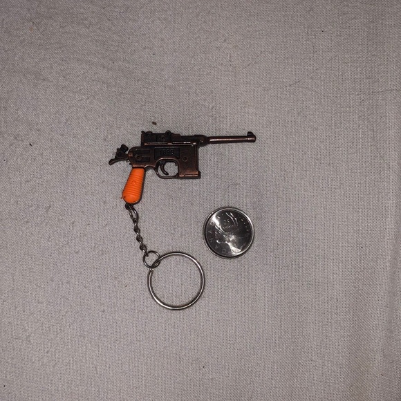 gun keychain/toy - Picture 3 of 3